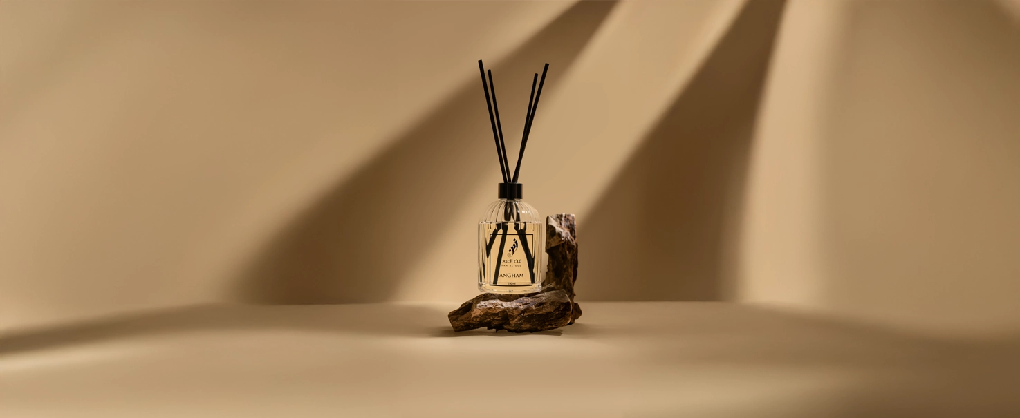Fanal Oud Angham diffuser in warm sunlight
